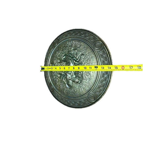 Vintage Brass Wall Plate 14 “ Made In England Romantic Courting Scene - Picture 5 of 5